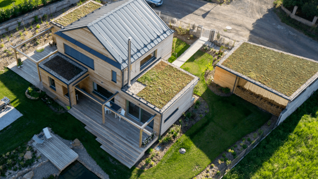 Atraktivní a neokoukaná střecha. Oblékněte svůj dům do zeleného kabátu