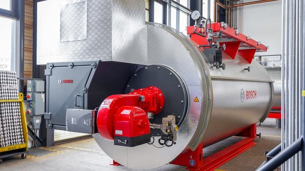 Udržitelná výroba vlnité lepenky: Hybridní parní kotel Bosch využívá zelenou elektřinu