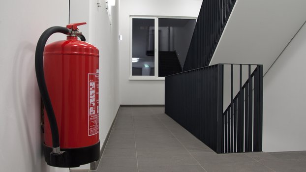 Kontrolovat hasičáky nestačí. Pravidla v bytovém domě nastavuje požárně bezpečnostní řešení. Předsedové SVJ ho musí znát a dodržovat