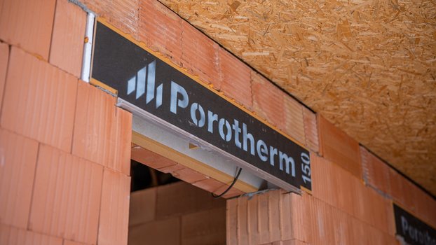 Jak zazimovat nedokončenou stavbu: Wienerberger přináší řešení pro tři různé fáze rozestavěnosti