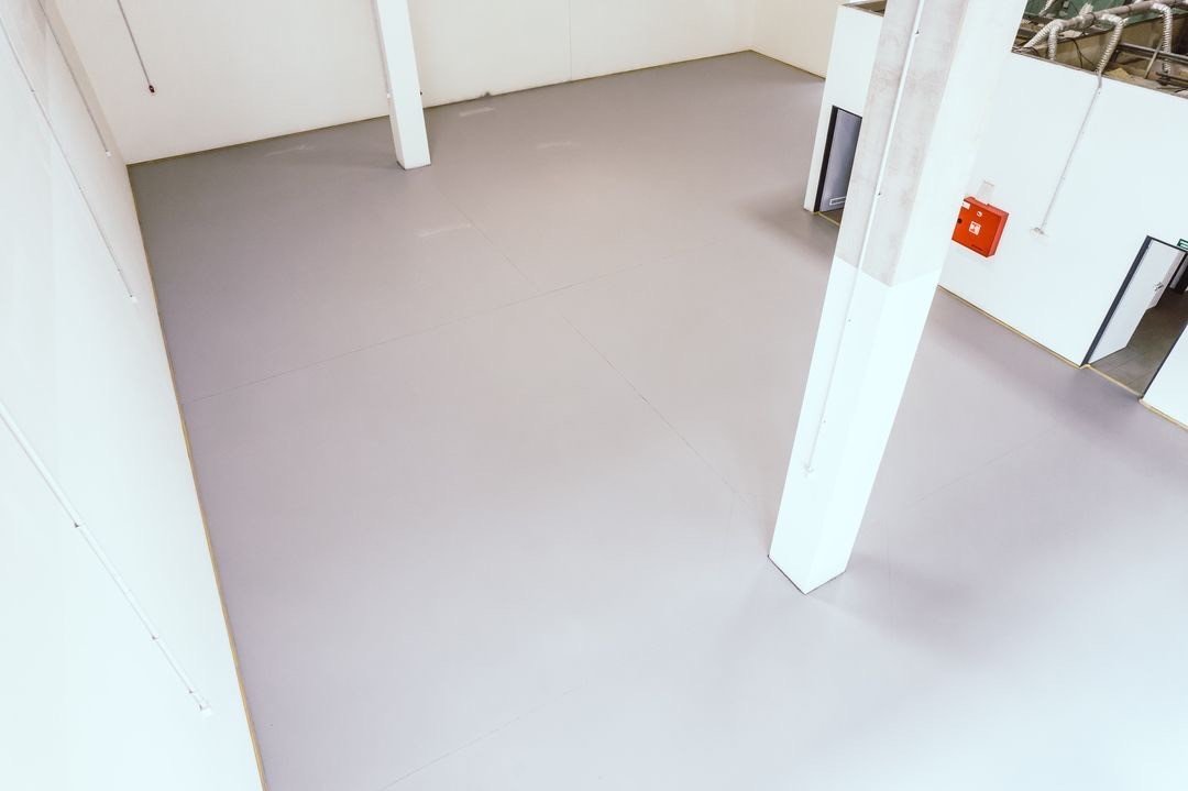 Jak obnovovat podlahy s povrchem na minerální bázi?