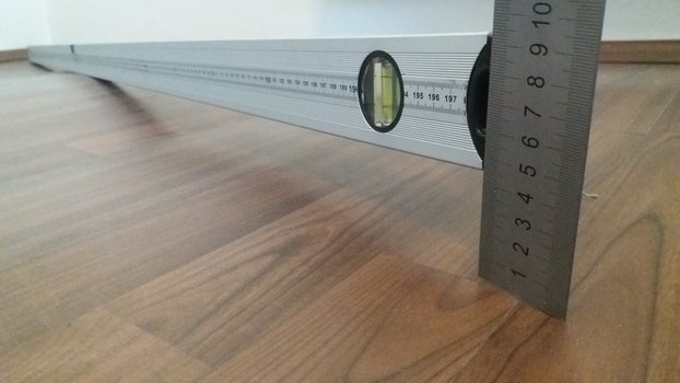 Lepení laminátových podlah: Vyhněte se problémům!