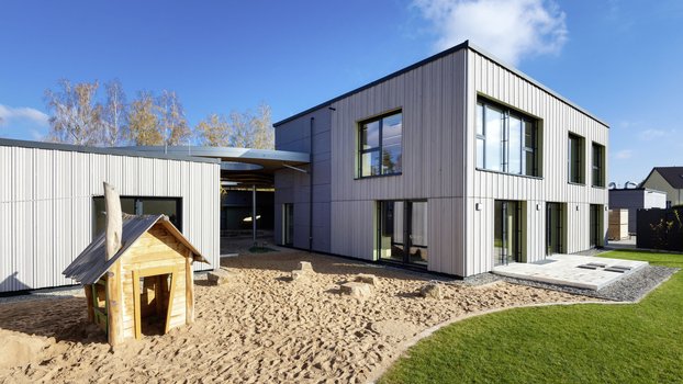 Podlahové vytápění a stropní chlazení – chytrý tandem pro nové domy